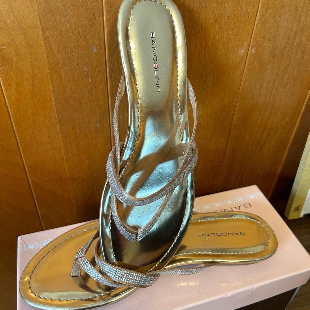 Bandolino, flat gold tong sandal